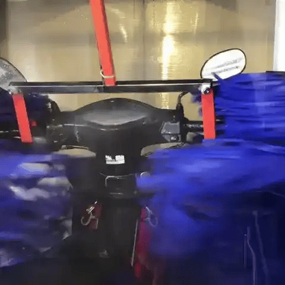 hệ thống rửa xe máy tự động với chổi quay đảo chiều tự động đáng sạch các vết bẩn trên thân xe